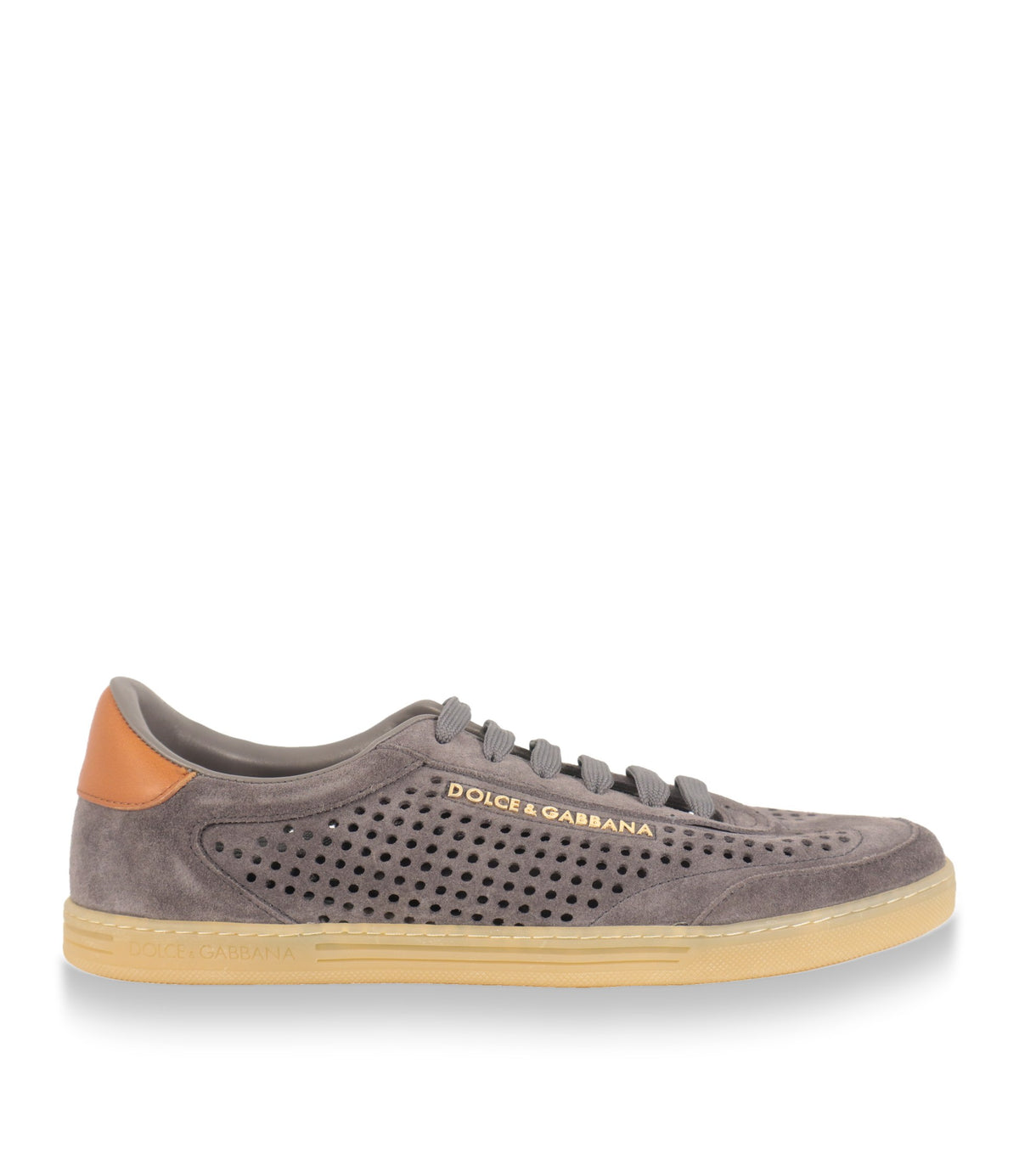 Dolce & Gabbana Sneaker aus grauem Veloursleder in der Seitenansicht mit goldfarbenem Logo