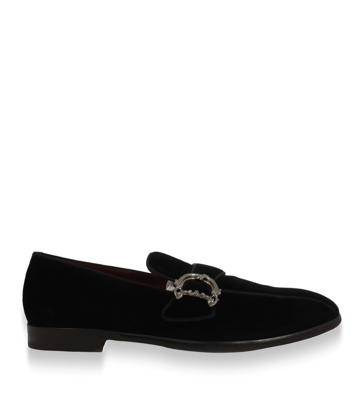 Dolce & Gabbana Slipper aus schwarzem Samt in der Seitenansicht mit silberfarbener Barockschnalle