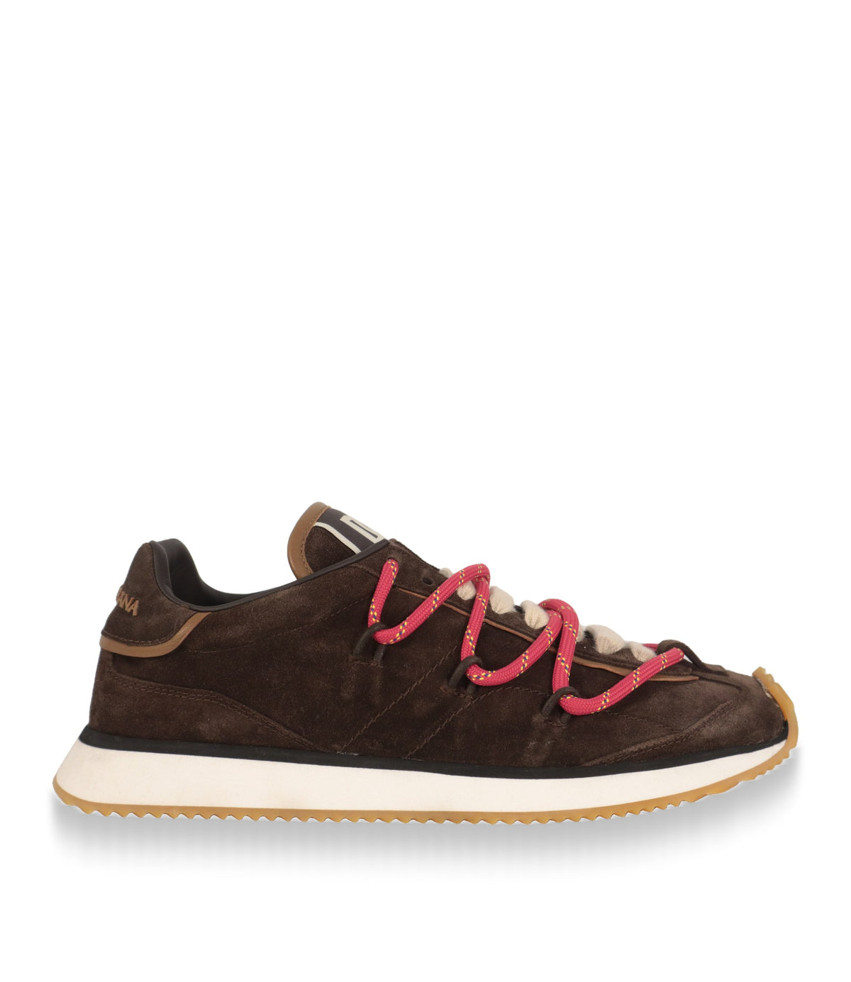 Dolce & Gabbana Sneaker in Braun aus Wildleder, Seitenansicht mit pinkfarbener Kordelschnürung
