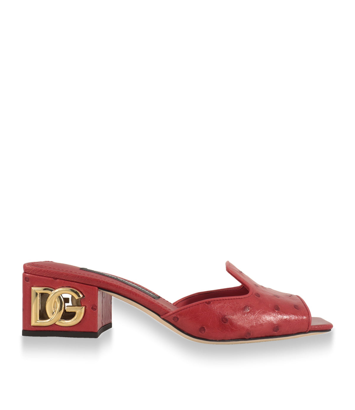 Dolce & Gabbana Mules in Rot aus Straußenleder mit goldenem DG-Logo am Blockabsatz, Seitenansicht
