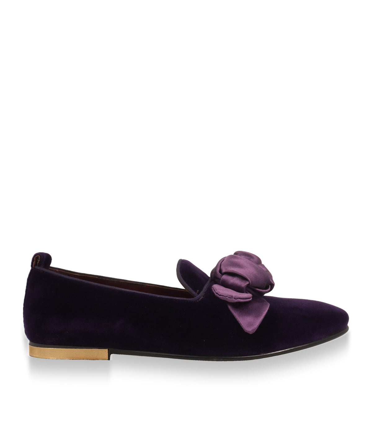 Dolce & Gabbana Slipper aus violettem Samt in der Seitenansicht mit goldener Absatzplatte