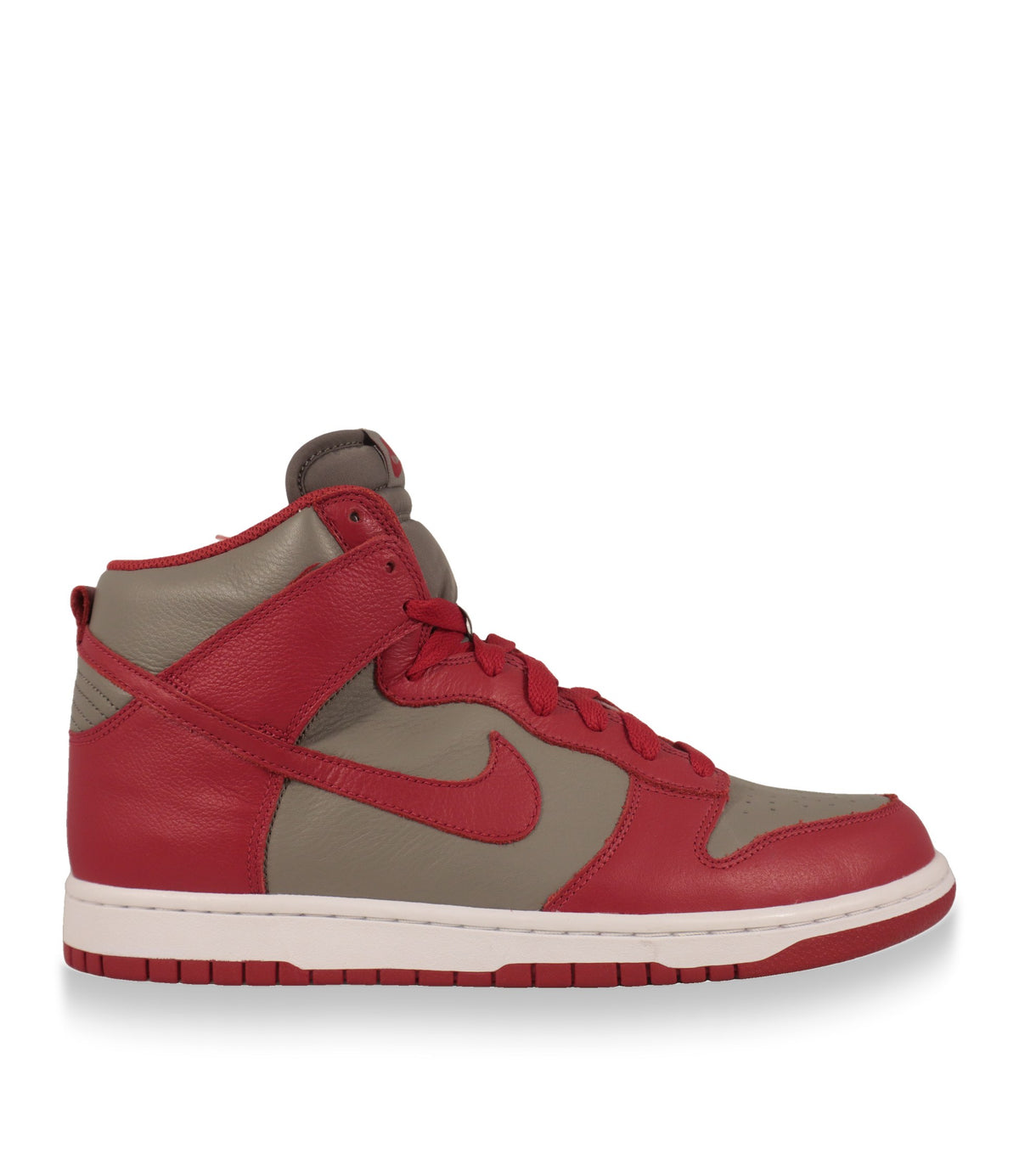 Nike High-Top Sneaker in Grau und Rot aus Leder, Seitenansicht mit rotem Swoosh