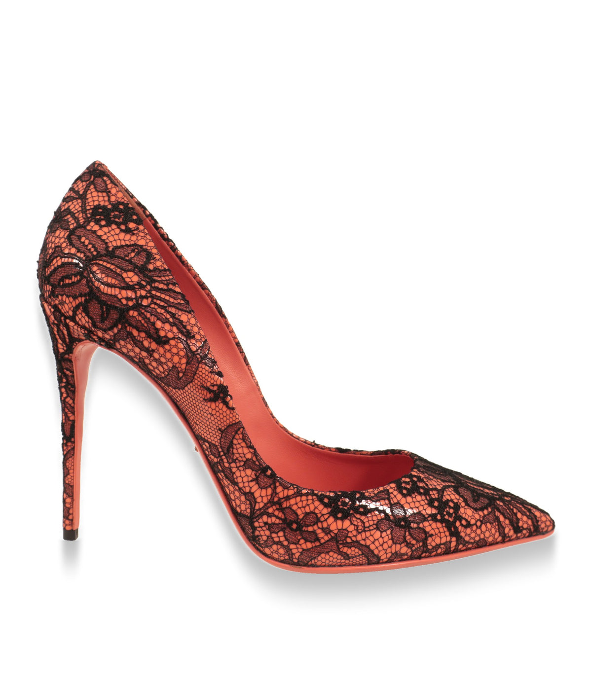 Dolce & Gabbana Pumps in Koralle mit schwarzer Spitze, Seitenansicht mit Stiletto-Absatz