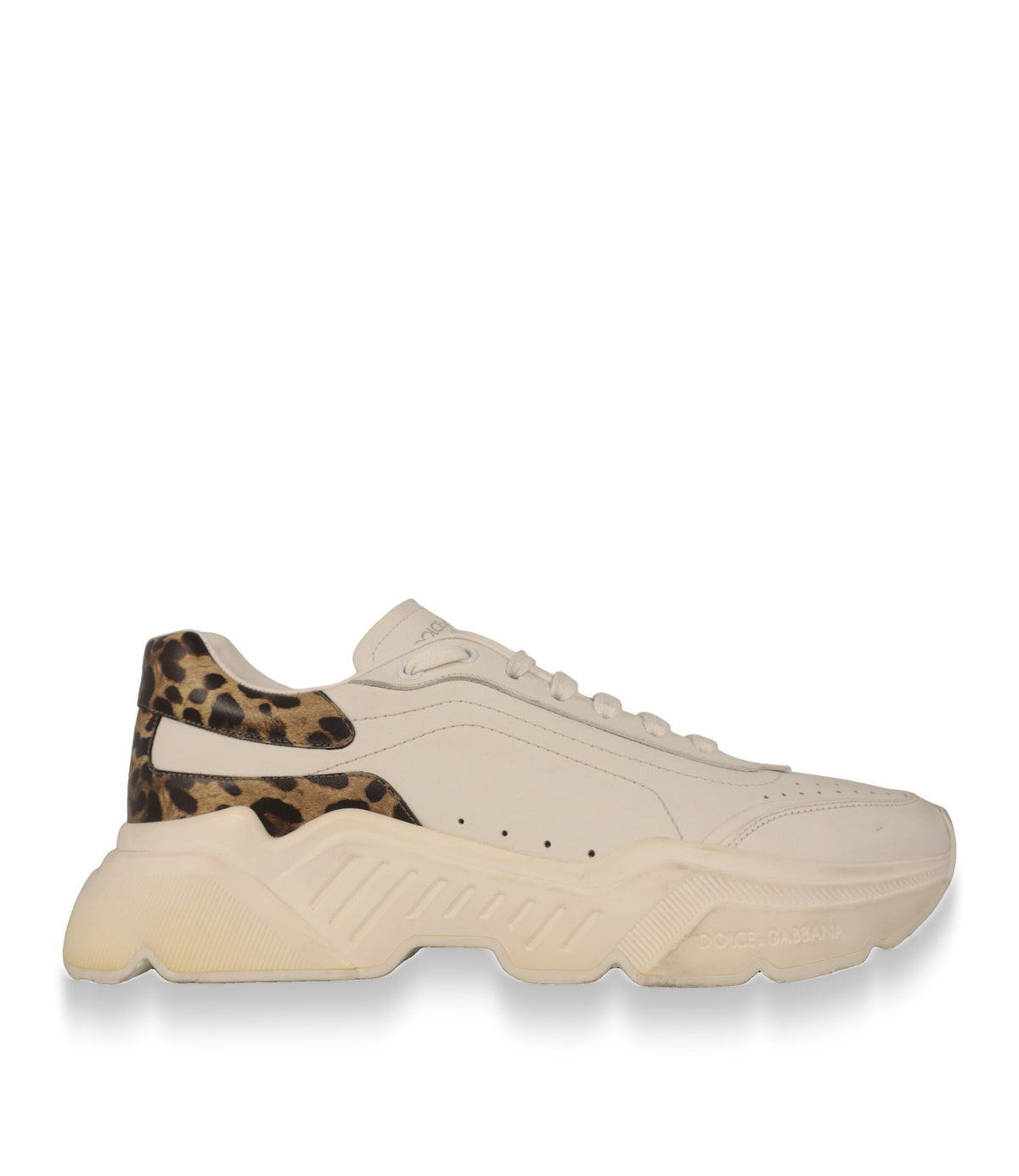 Dolce & Gabbana Sneaker in Weiß mit Leopardenprint an der Ferse, Seitenansicht