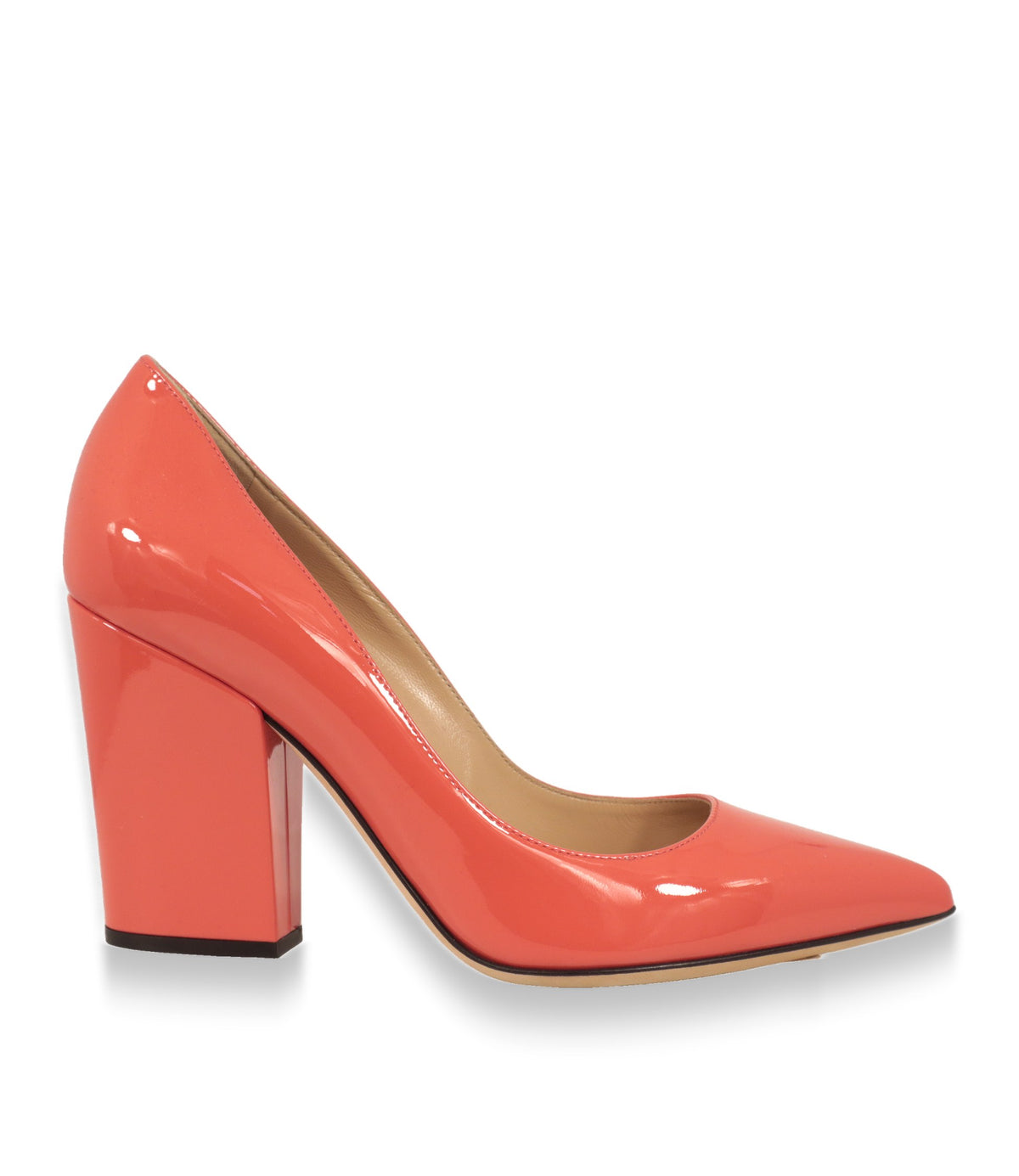 Sergio Rossi Pumps in Koralle aus Lackleder mit Blockabsatz, Seitenansicht