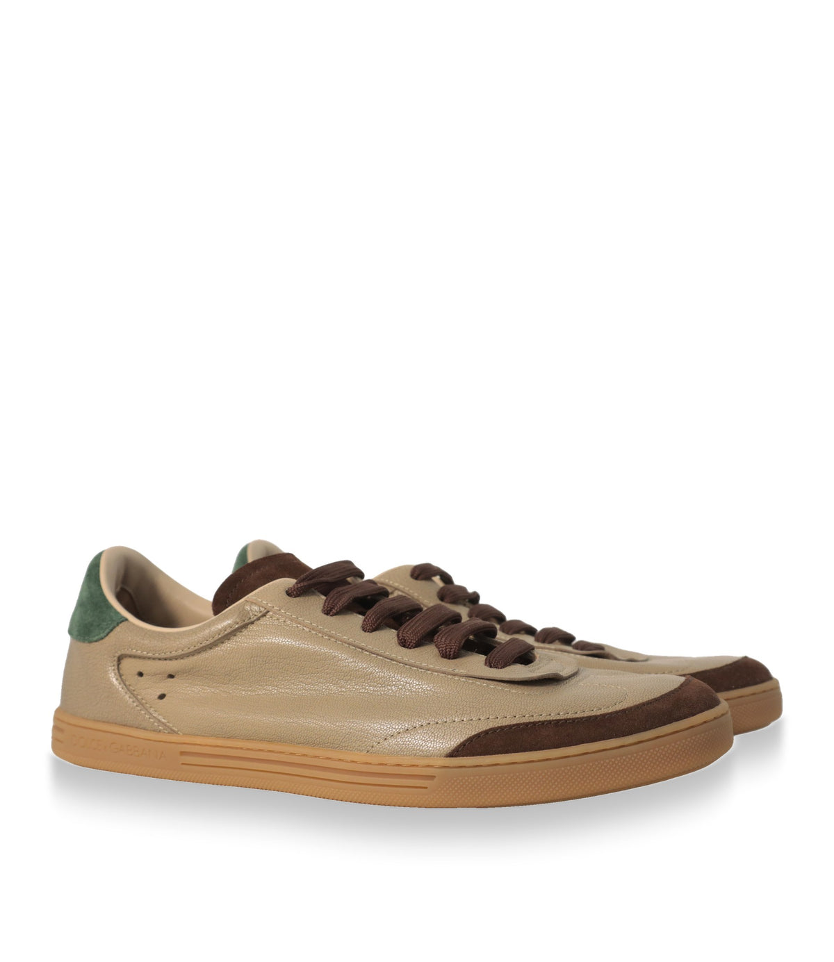 Dolce & Gabbana Sneaker Damen beige mit brauner Veloursleder-Kappe, Paar in Schrägansicht