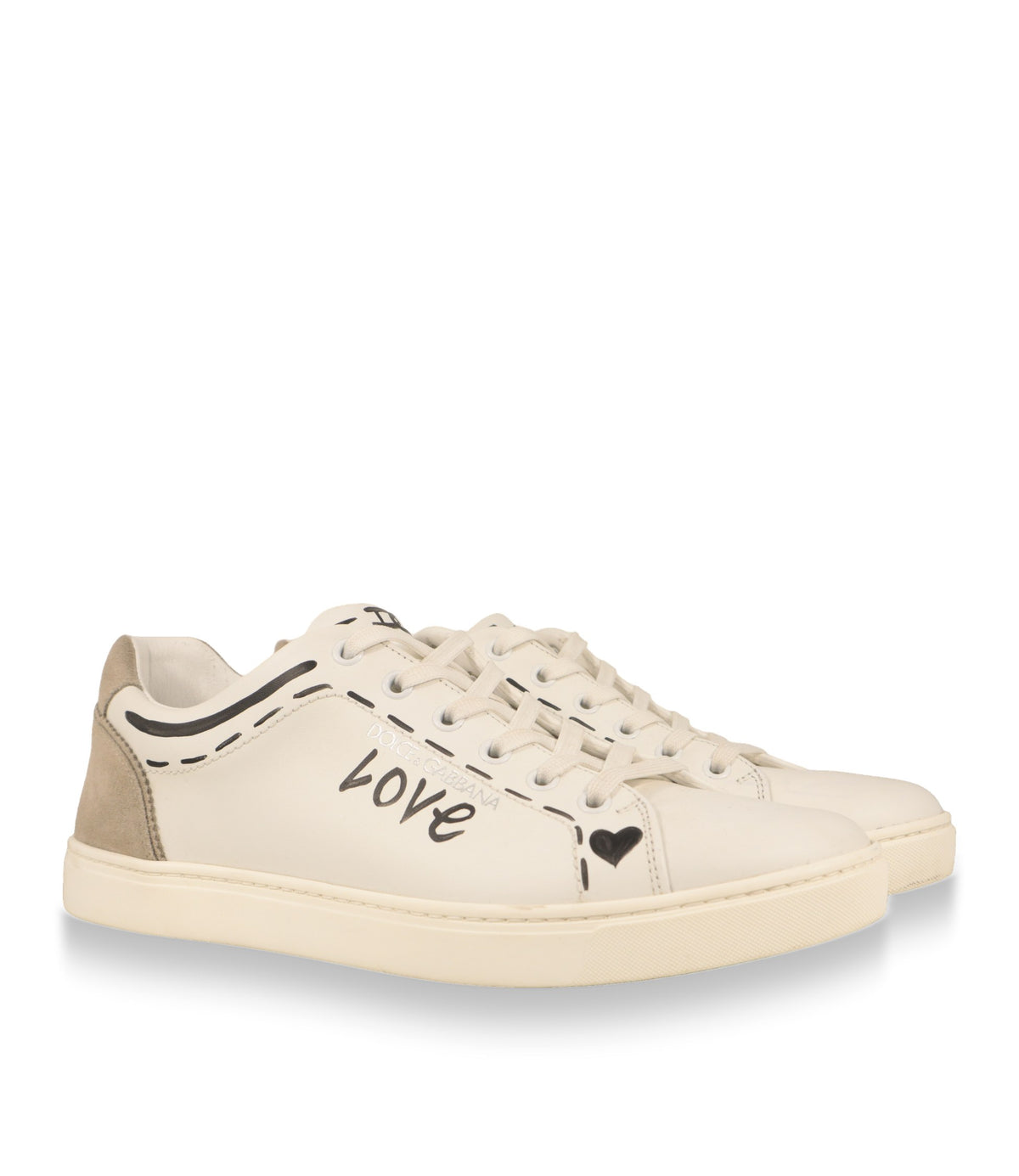 Dolce & Gabbana Sneaker Paar in Weiß mit schwarzem Herz-Print, Schrägansicht
