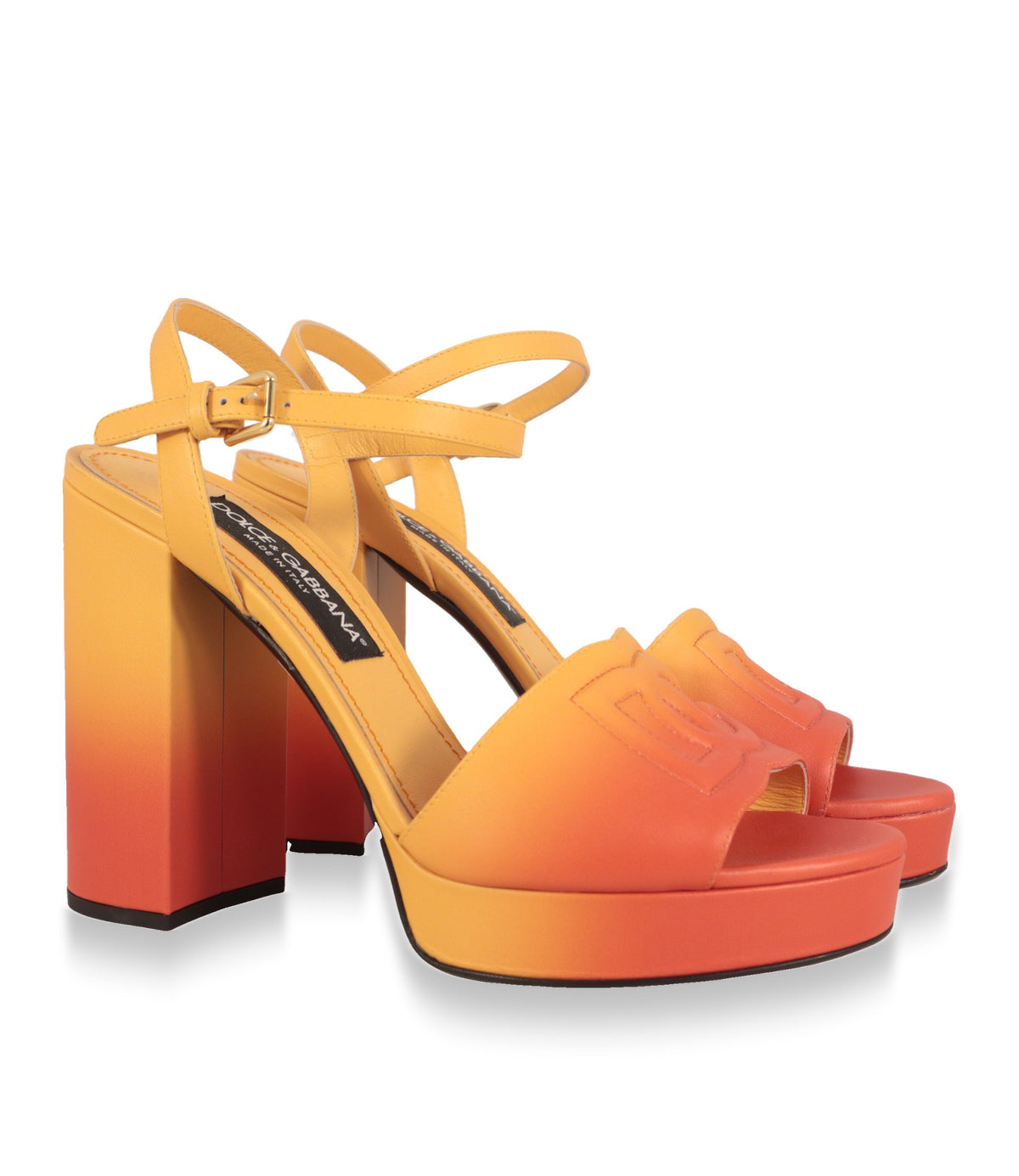 Dolce & Gabbana Plateau-Sandalen mit Knöchelriemen und Farbverlauf, Dreiviertelansicht des Paares