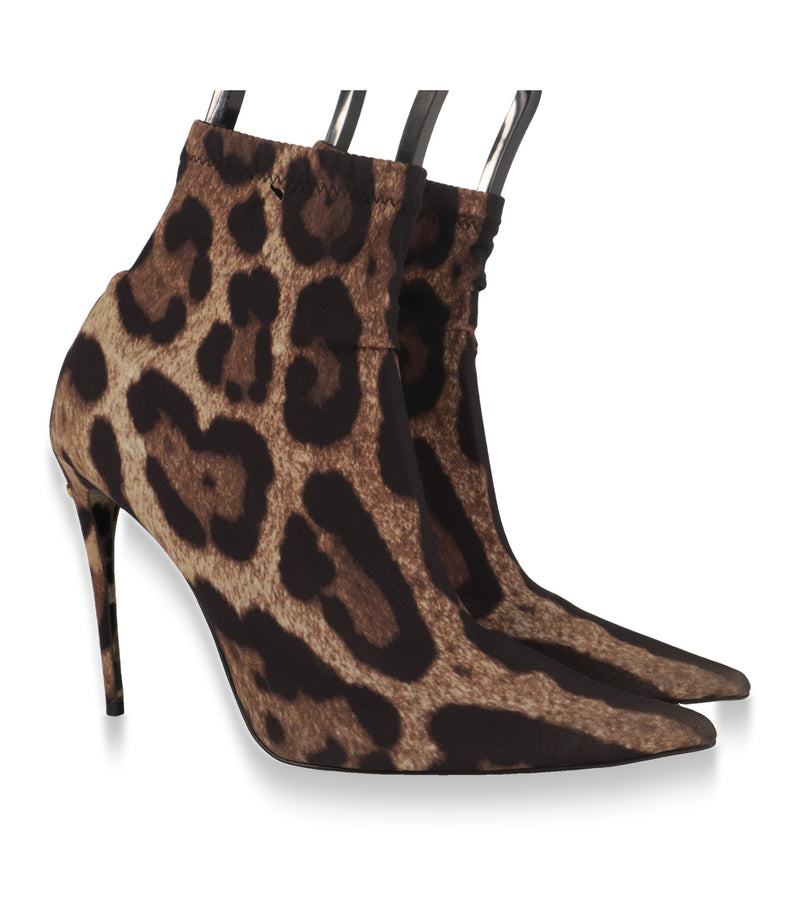 Dolce & Gabbana Stiefeletten Leopardenmuster, Paar in seitlicher Dreiviertelansicht