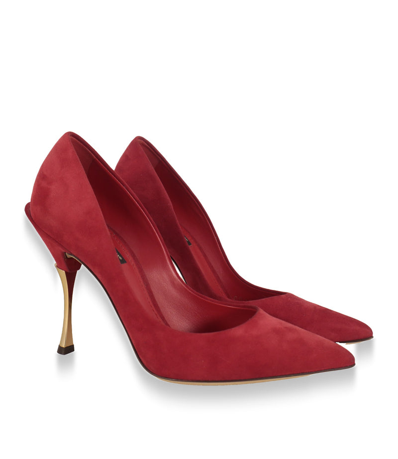 Dolce & Gabbana Pumps Paar in Rubinrot mit spitzer Kappe, Dreiviertelansicht