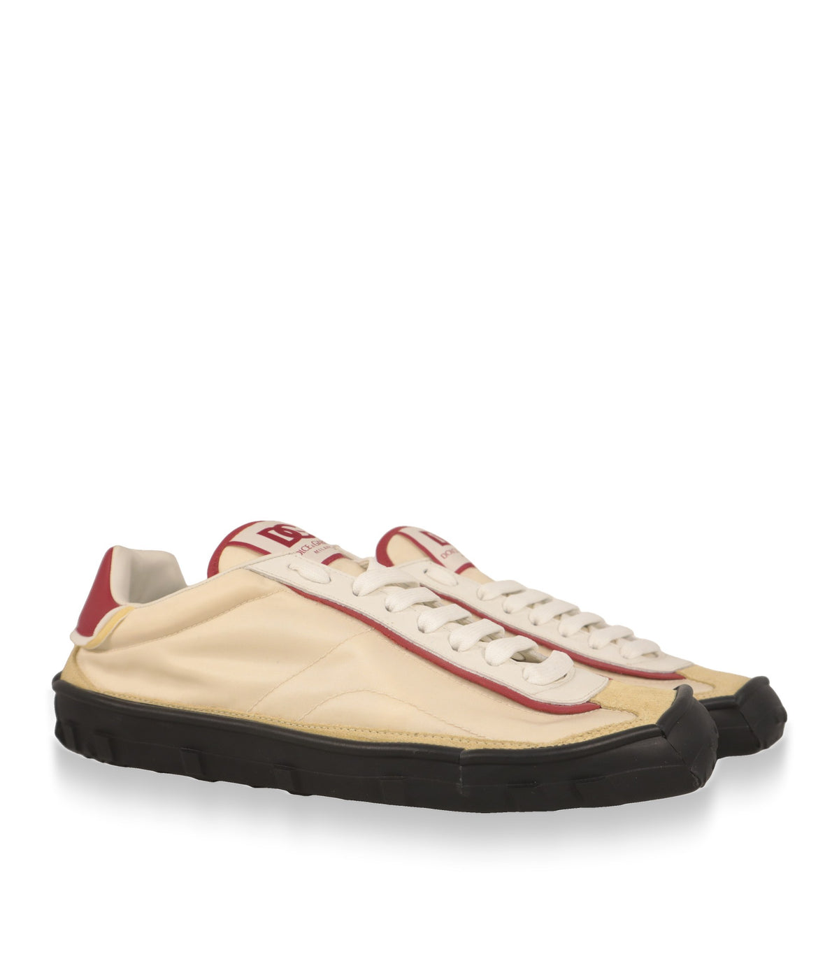 Dolce & Gabbana Herren Sneaker aus Nylon und Wildleder mit schwarzer Gummisohle – Schrägansicht des Paares