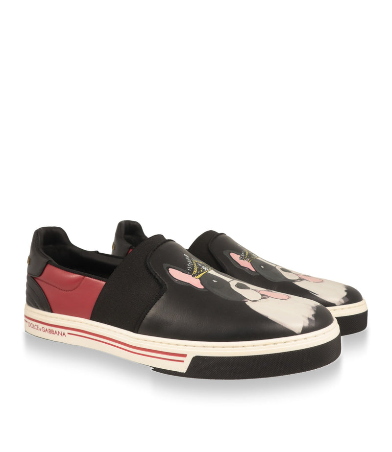 Dolce & Gabbana Slip-On Sneaker Paar in Schwarz und Rot mit Bulldoggen-Print