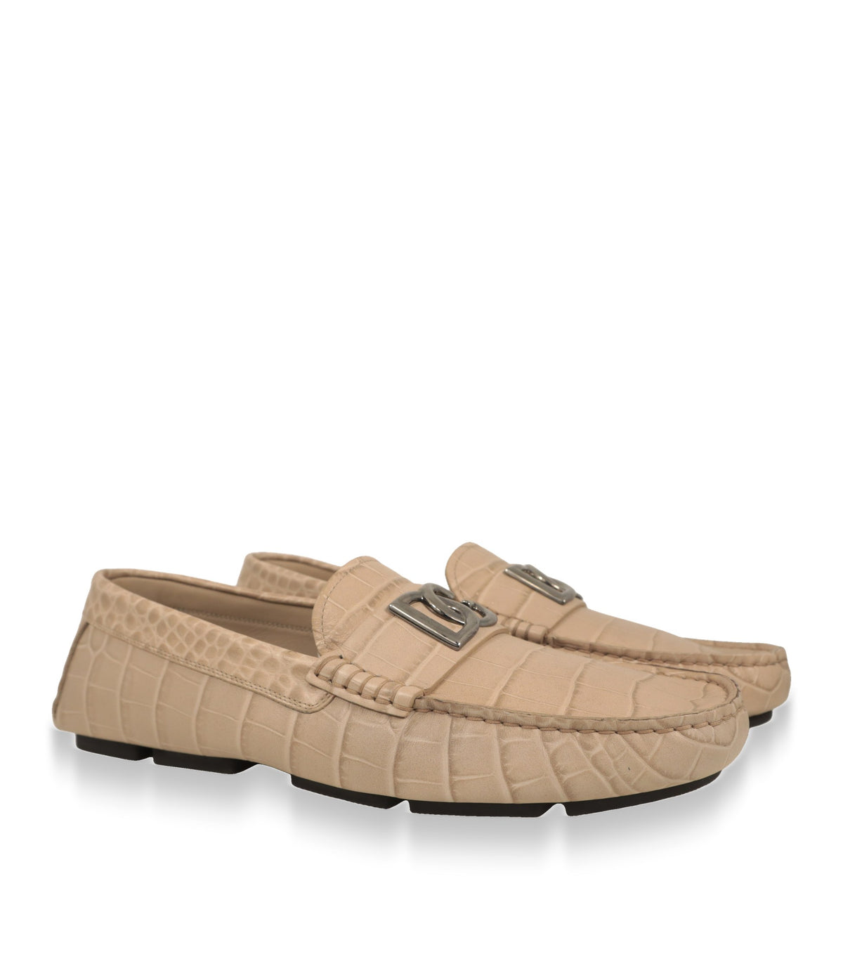 Dolce & Gabbana Herren Mokassin Paar in Beige mit silberfarbenem DG-Logo, Schrägansicht