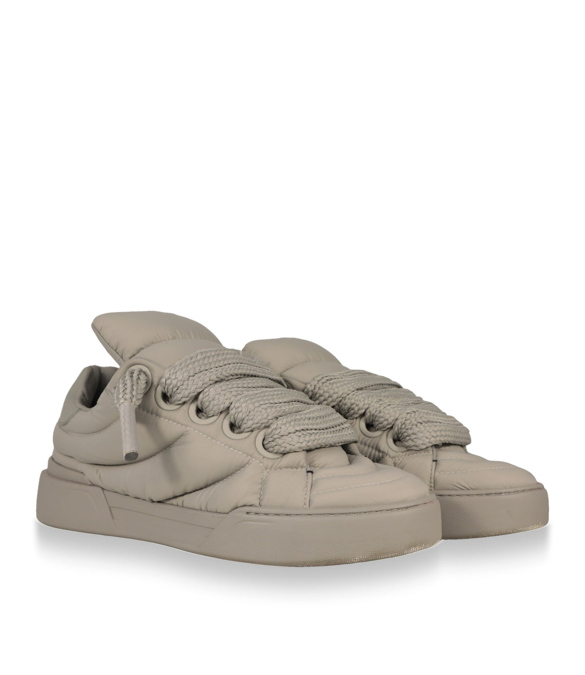Graue Dolce & Gabbana Herren-Sneaker im Paar, Dreiviertelansicht mit Plateausohle