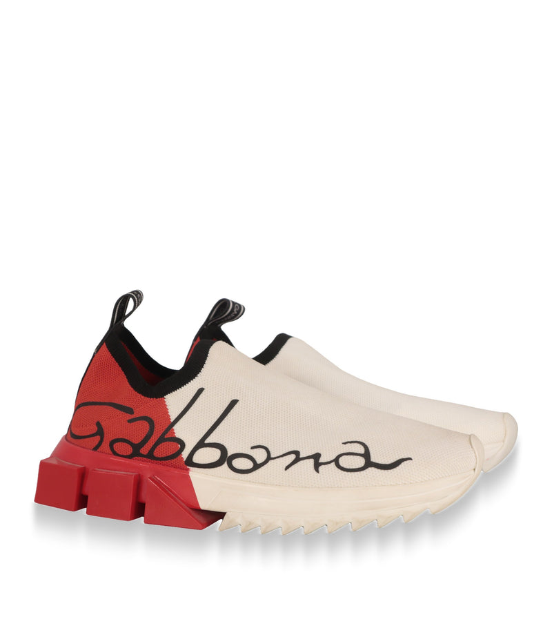 Dolce & Gabbana Sneaker Paar in Weiß und Rot, Dreiviertelansicht mit roter Blocksohle