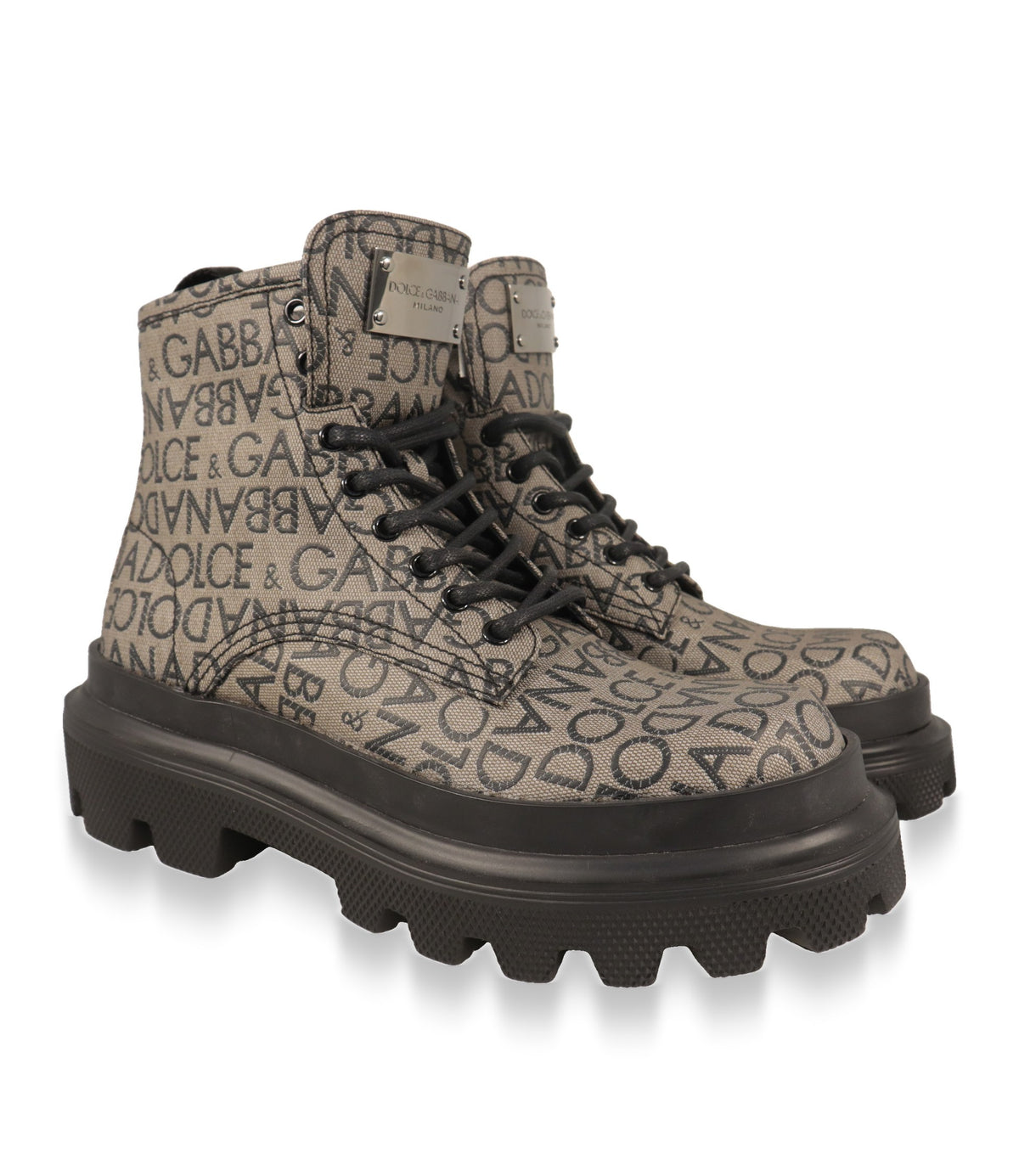 Dolce & Gabbana Boots Größe 41 im Paar, Schrägansicht mit Metall-Logoplakette und Schnürung