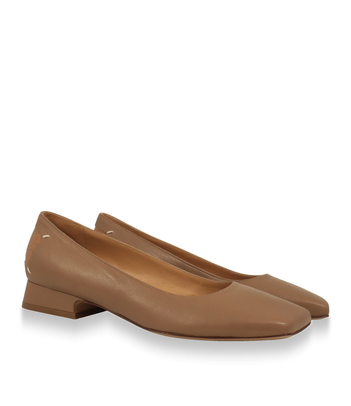 Maison Margiela Ballerinas Paar in Beige-Braun mit quadratischer Zehenform, seitlich schräg