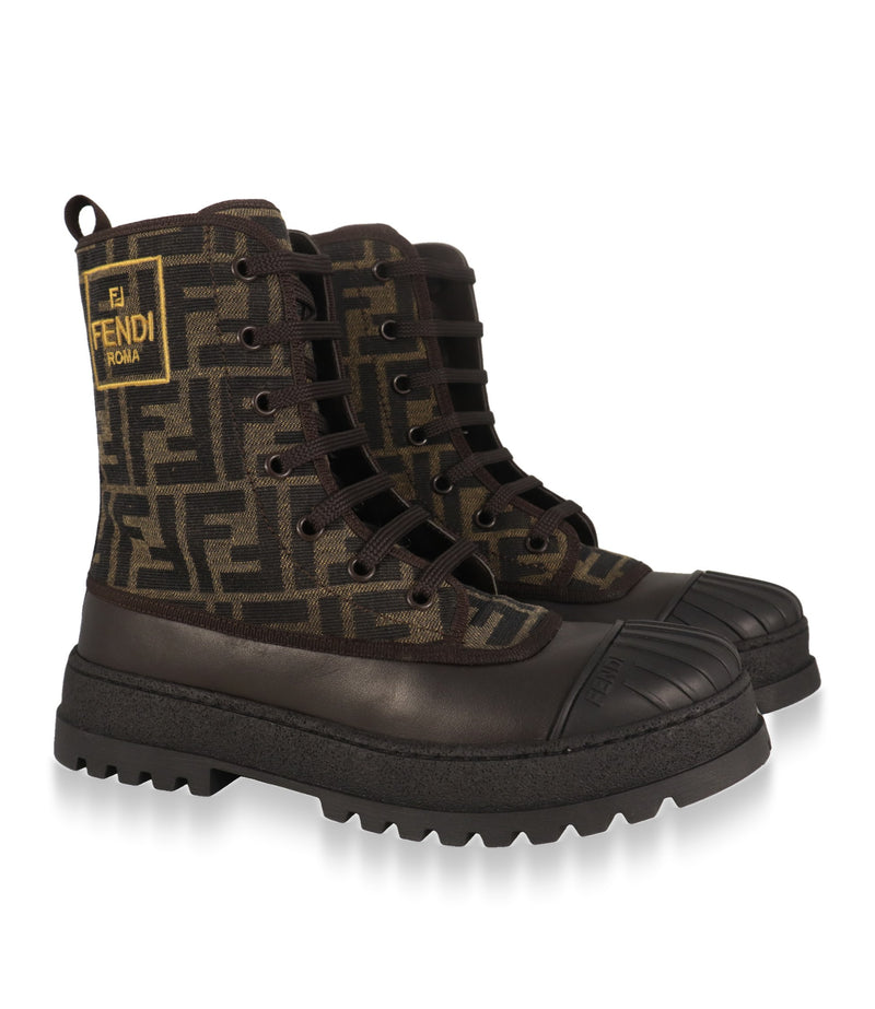 Fendi Boots aus Leder und FF-Stoff mit Profilsohle, Dreiviertelansicht des Paares
