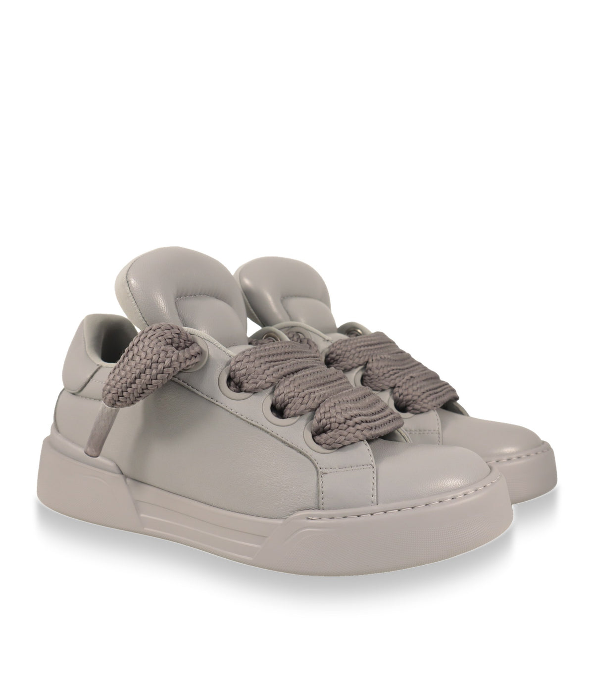 Dolce & Gabbana Sneaker Herren Grau mit breiten Schnürsenkeln, Paar in Schrägansicht