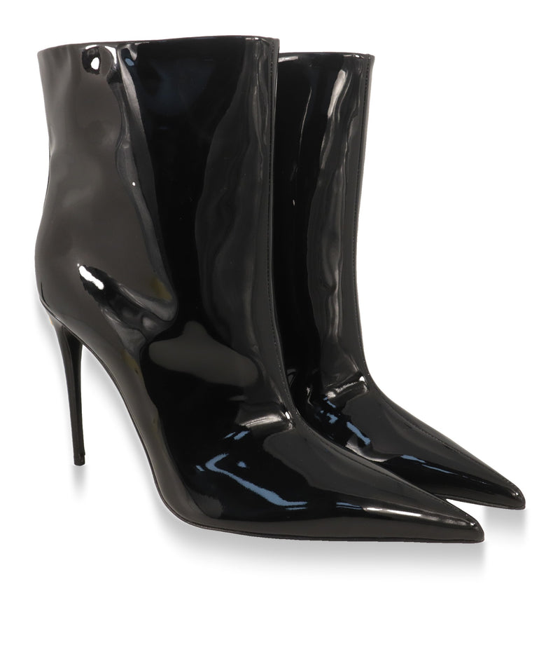 Dolce & Gabbana Stiefeletten Paar aus schwarzem Lackleder in Dreiviertelansicht