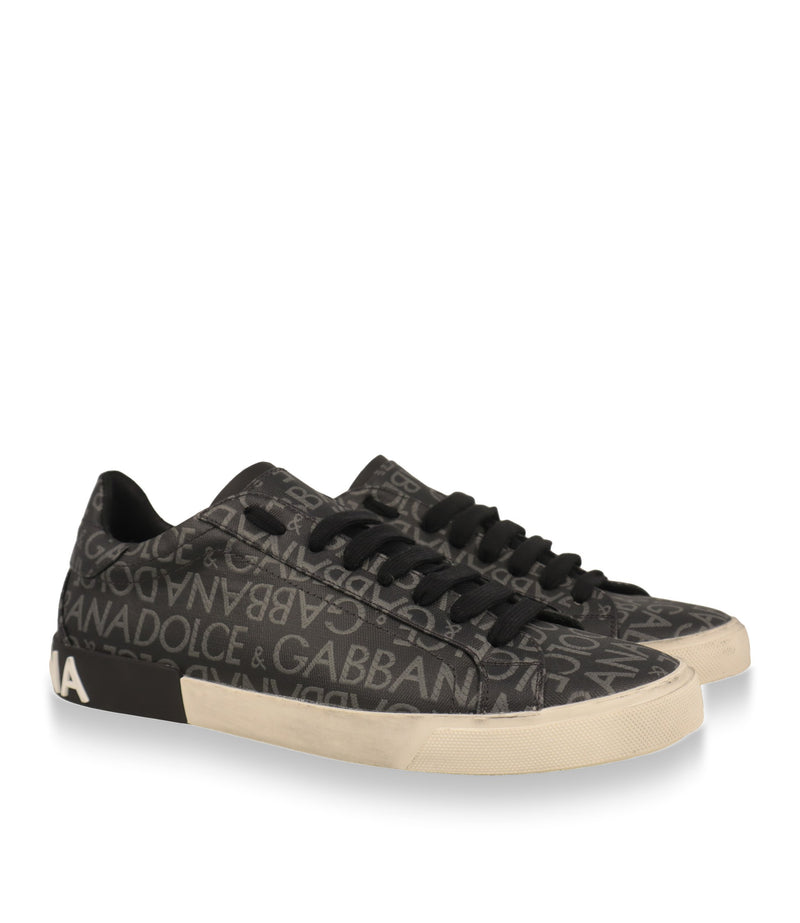 Dolce & Gabbana Herren Sneaker mit weißer Gummisohle und Logo-Print, Schrägansicht