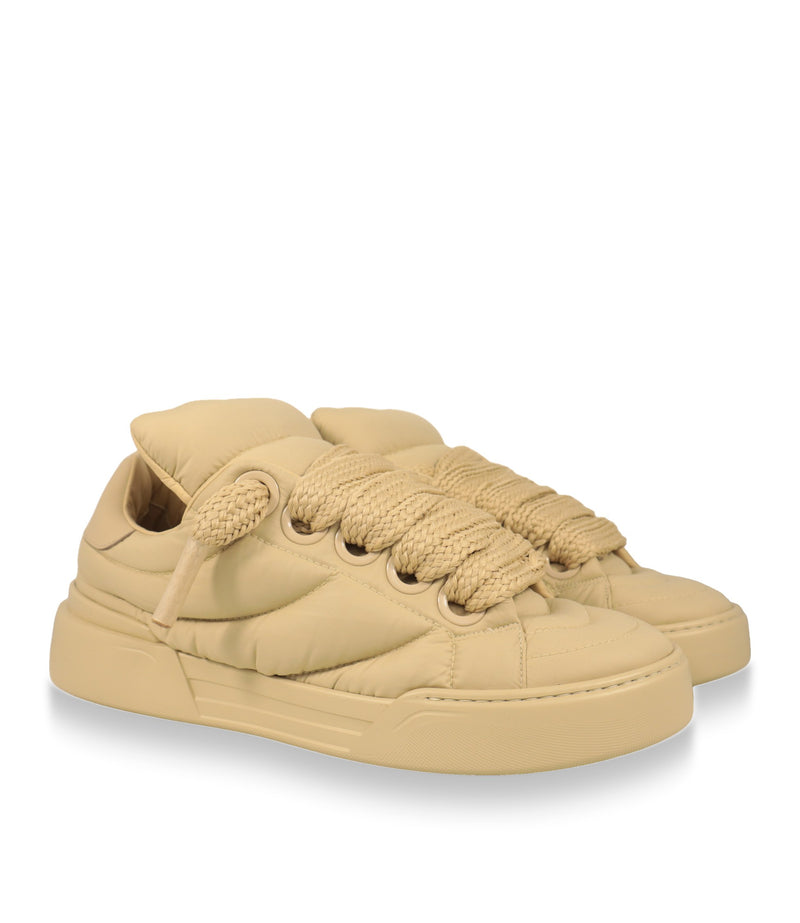 Dolce & Gabbana Sneaker beige, Paar in Schrägansicht mit gepolstertem Nylon-Schaft