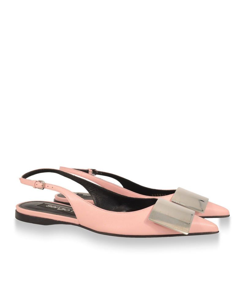 Sergio Rossi Slingback-Ballerinas in Rosé mit silberner Metallspange, Paaransicht schräg von vorn