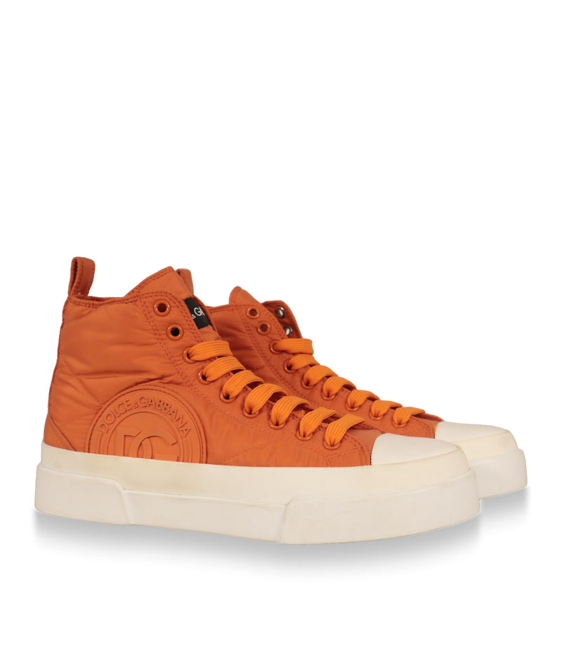 Dolce & Gabbana High-Top Sneaker Paar in Orange mit weißer Plateausohle, Dreiviertelansicht