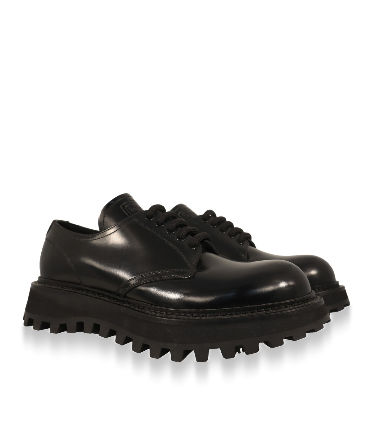 Dolce & Gabbana Derby Schuhe Paar in Schrägansicht, schwarzes poliertes Leder