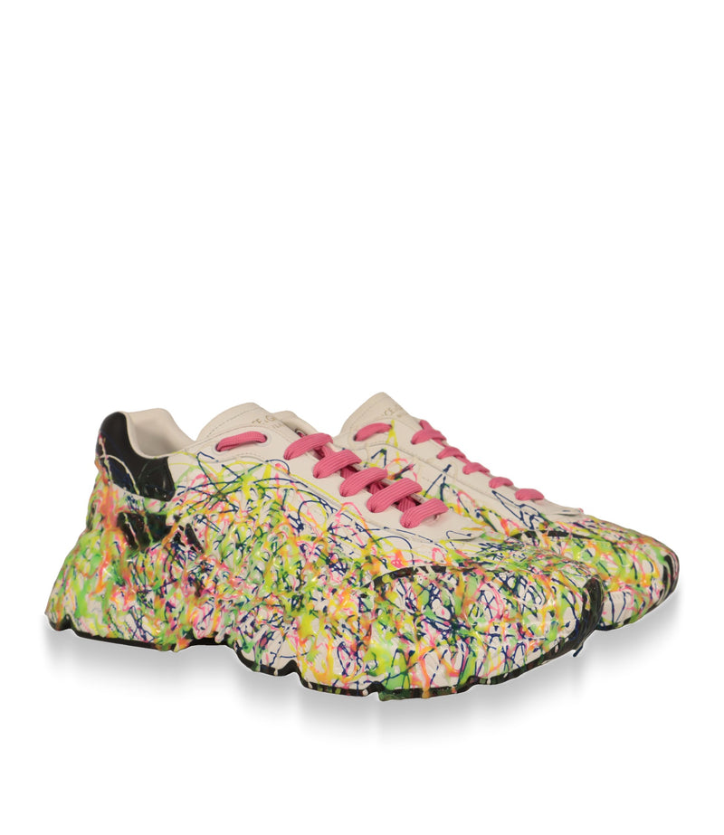 Dolce & Gabbana Herrensneaker Paar mit rosa Schnürung, Dreiviertelansicht