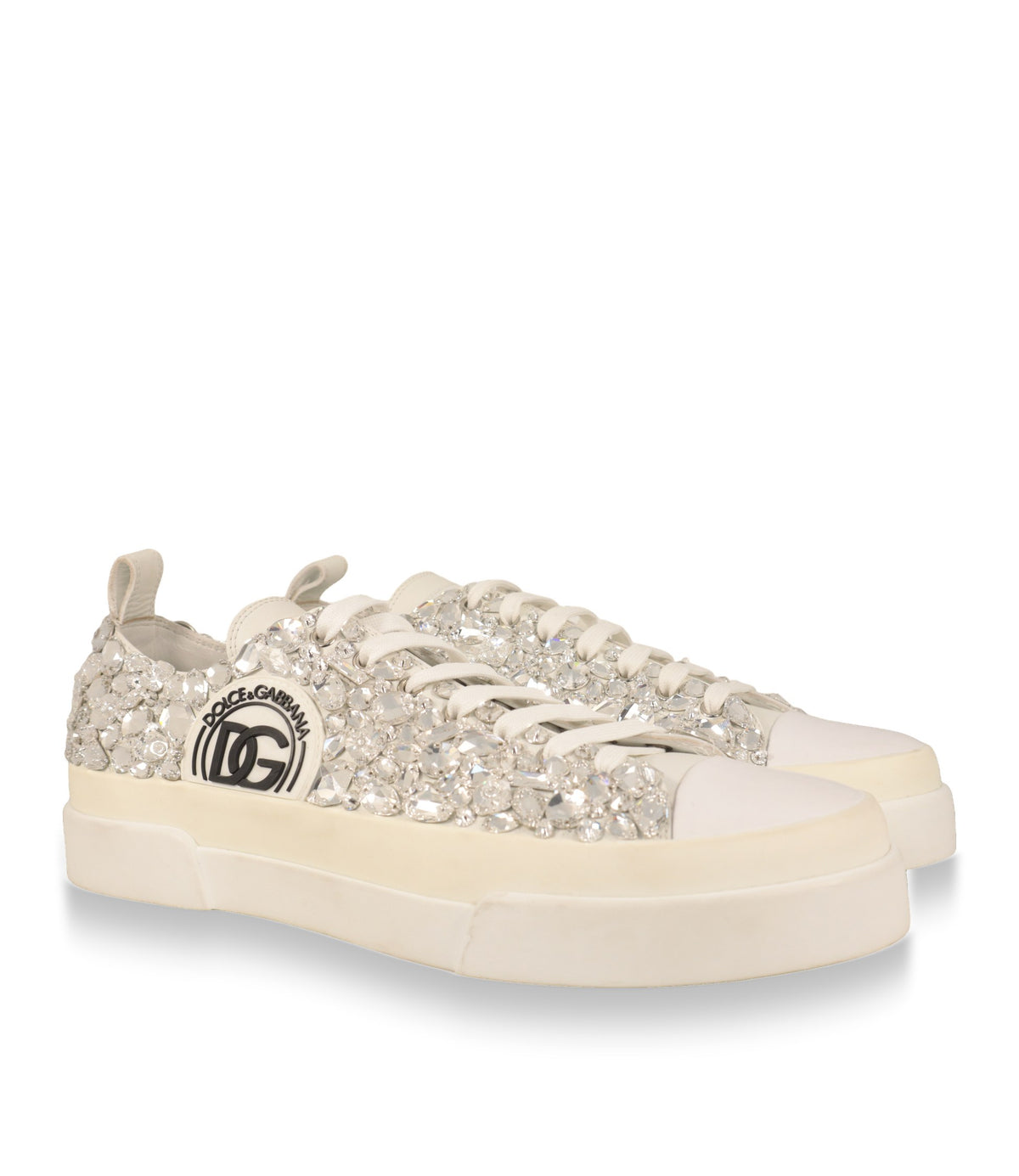 Dolce & Gabbana Sneaker Paar in Weiß mit Kristallbesatz, Schrägansicht