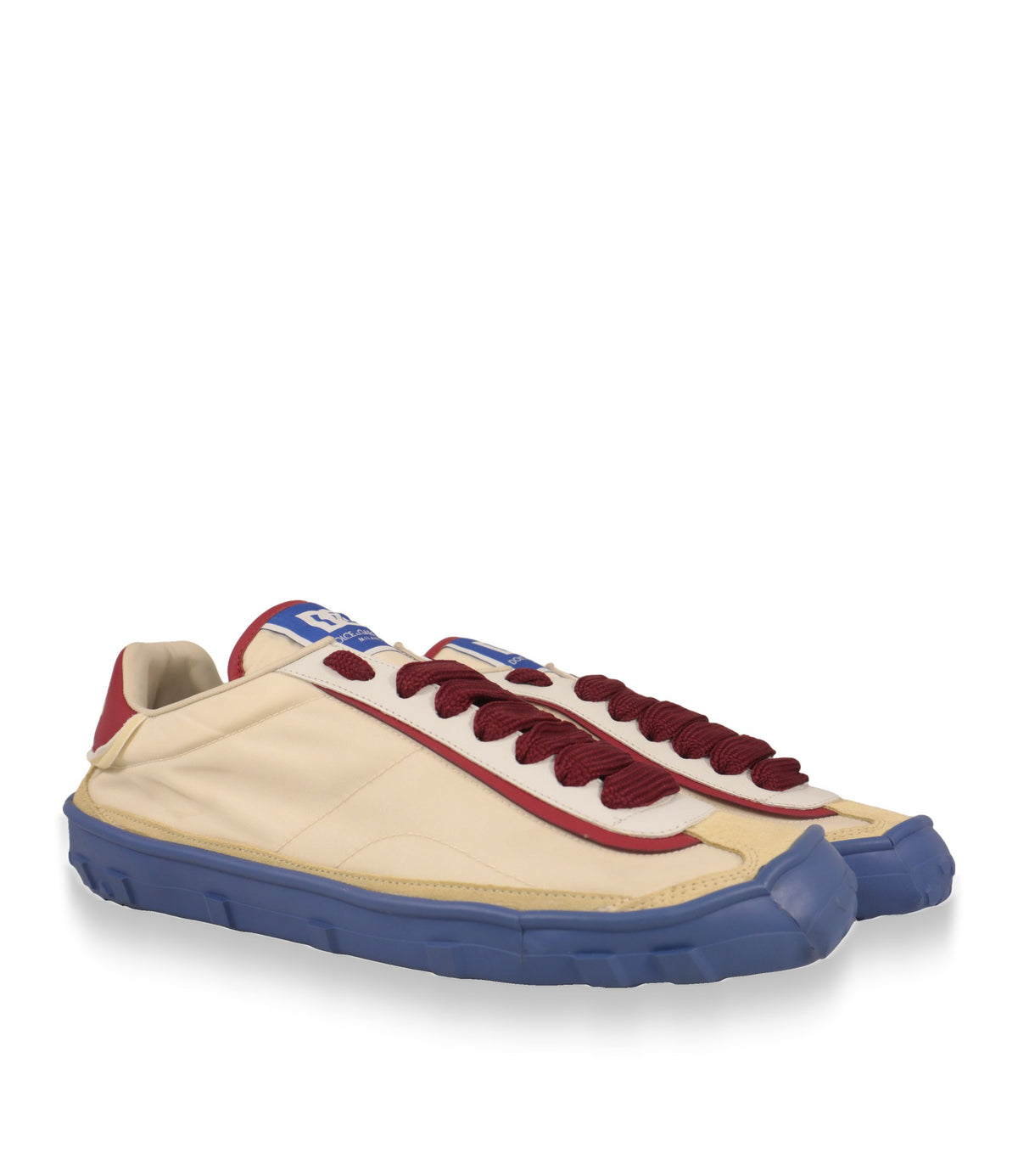 Dolce & Gabbana Herren Sneaker aus Textil und Leder mit bordeauxroten Schnürsenkeln, Schrägansicht