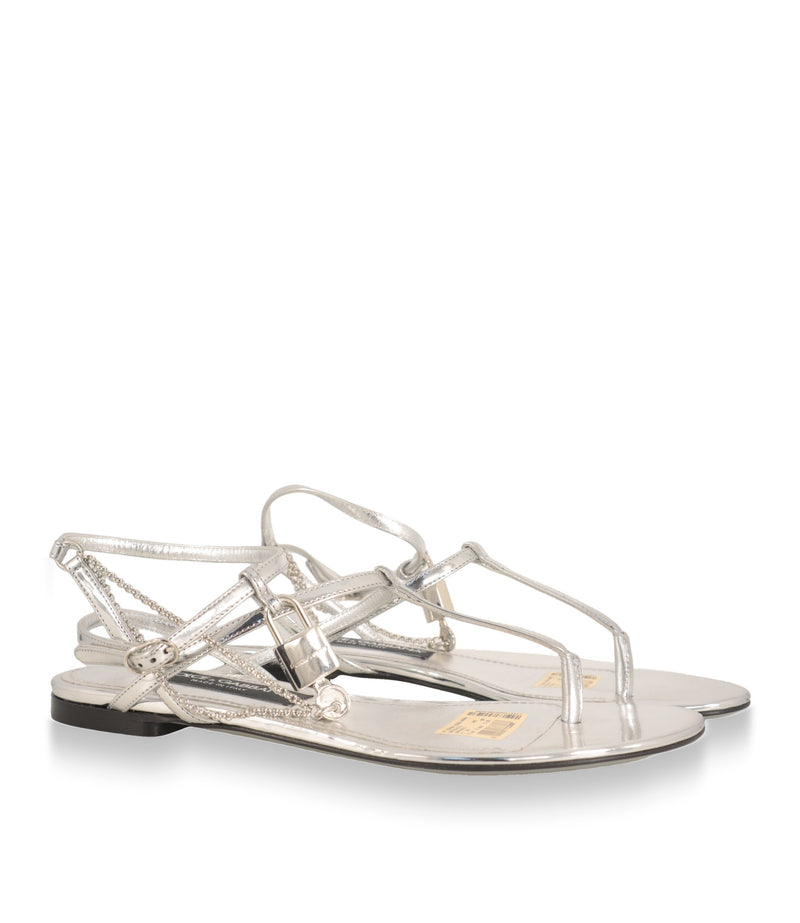 Dolce & Gabbana Damensandalen aus Spiegelleder, Paaransicht schräg von vorn