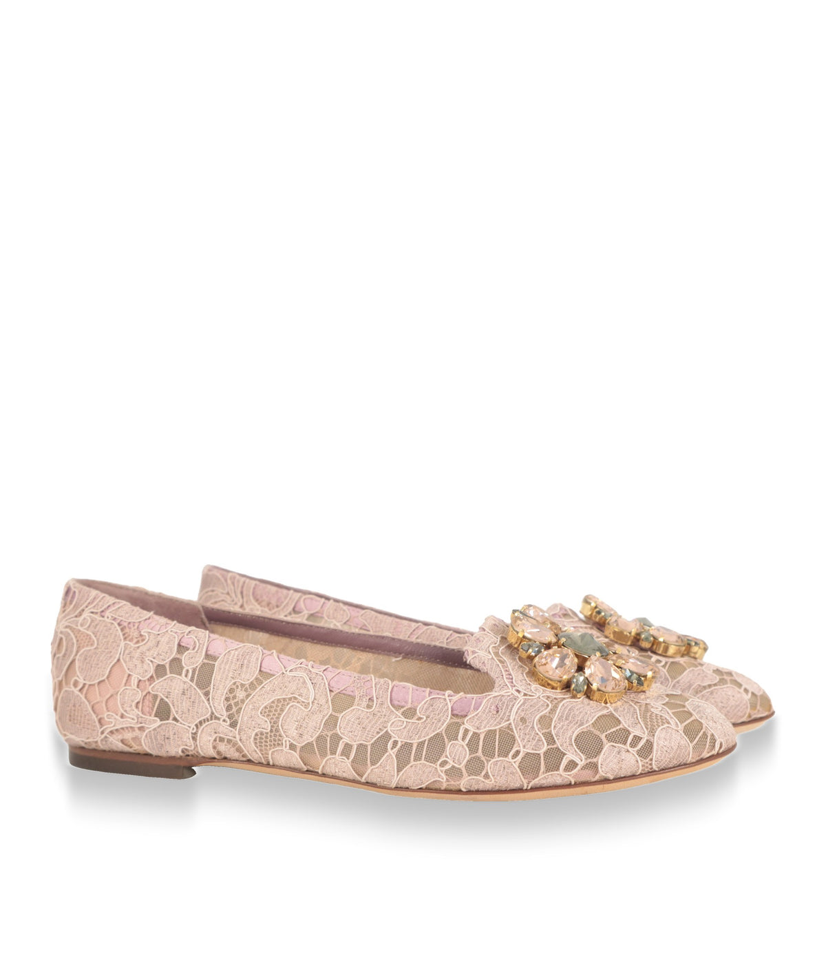 Dolce & Gabbana Spitzen-Ballerinas Paar in Schrägansicht mit Kristallbrosche