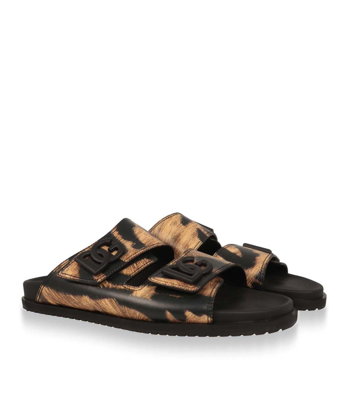 Dolce & Gabbana Pantoletten mit DG-Logo und Animal-Print, Dreiviertelansicht des Paares