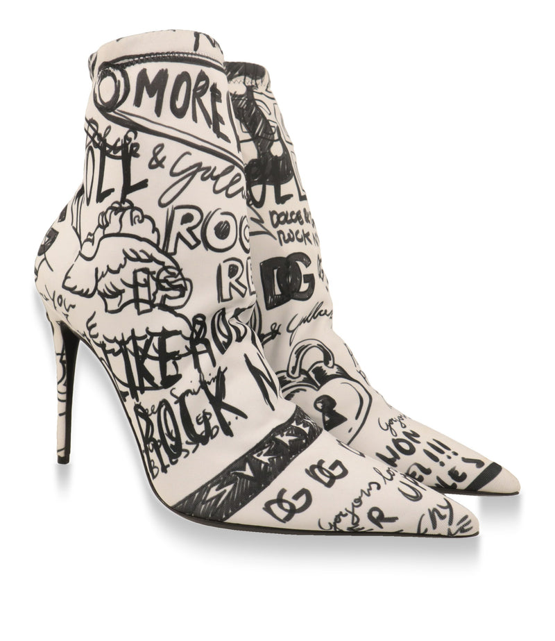 Dolce & Gabbana Stiefeletten Paar mit Rock-N-Roll-Print und spitzer Kappe