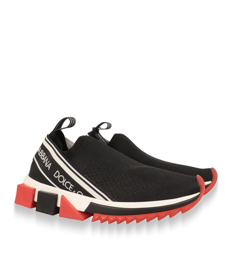 Dolce & Gabbana Sneaker Paar in Schwarz mit roter Gummisohle, Schrägansicht