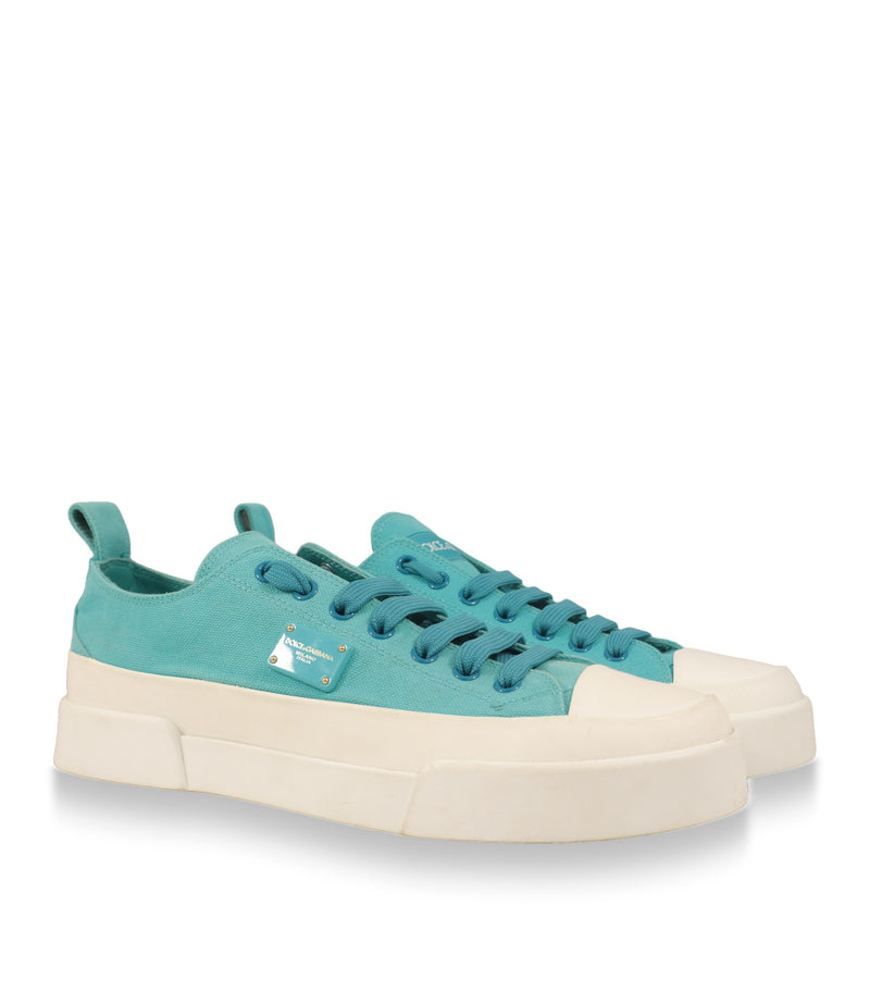 Dolce & Gabbana Sneaker Damen türkis, Paar in Schrägansicht mit Logo-Plakette