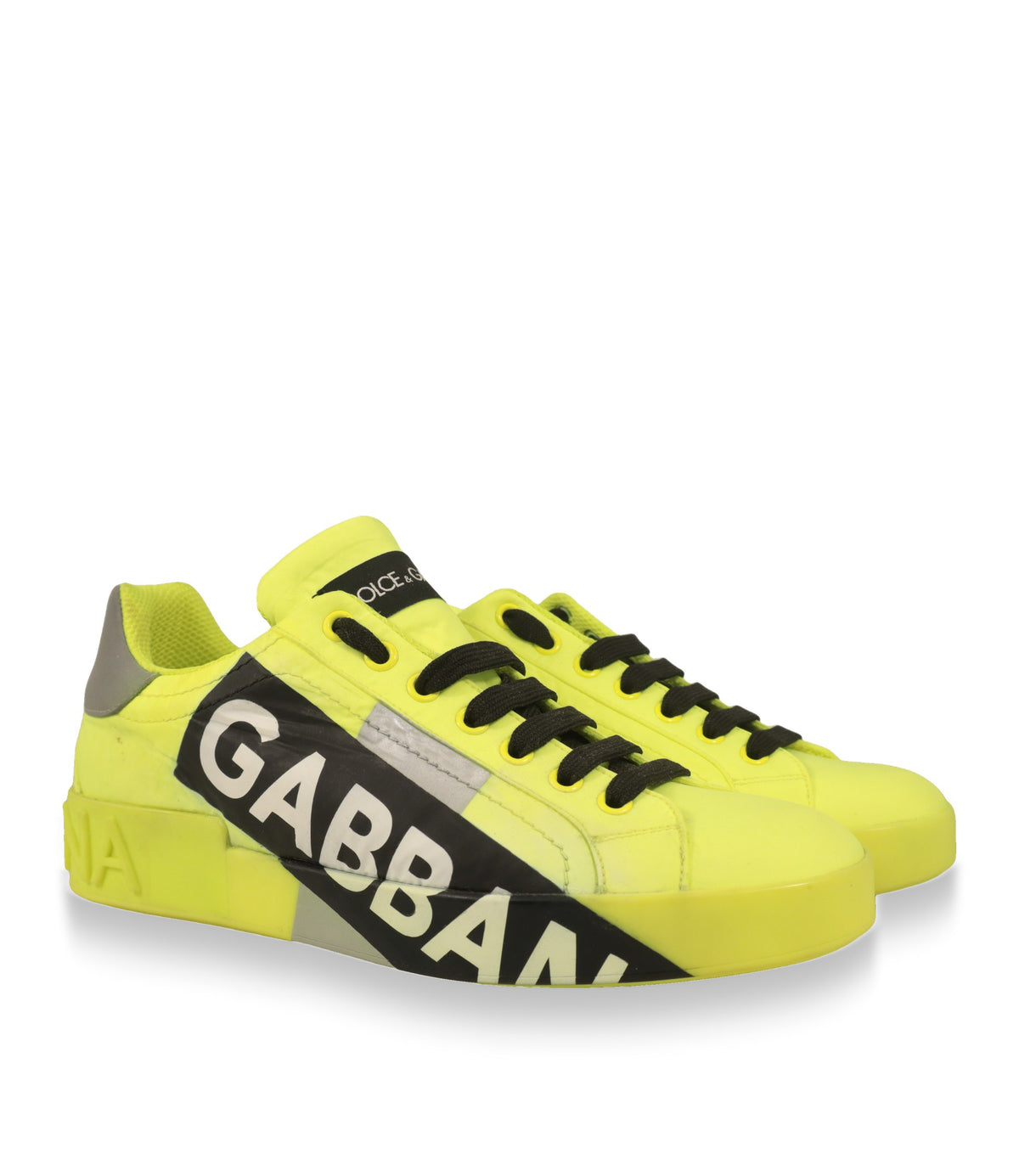 Neongelbe Dolce & Gabbana Sneaker aus Kalbsleder – Paar in Schrägansicht