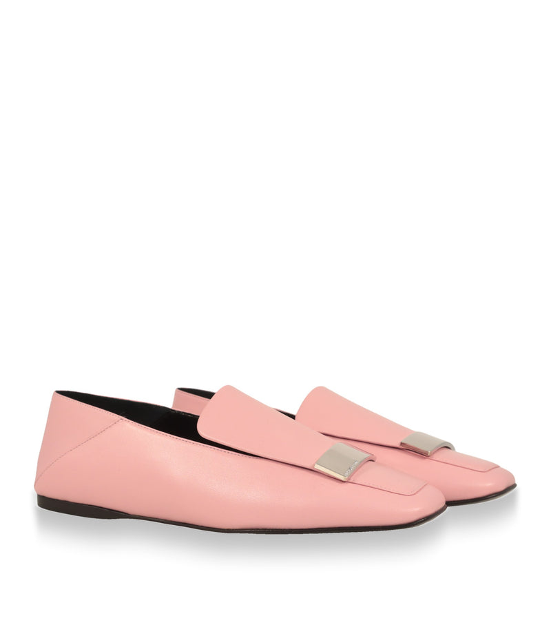 Sergio Rossi Damen Loafer Paar in Rosé mit silberfarbener Metallspange, Dreiviertelansicht