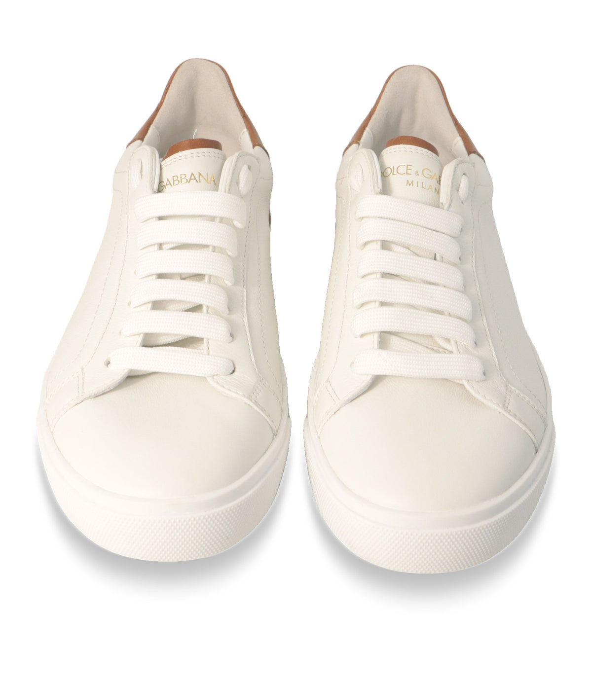 Dolce & Gabbana Sneaker Frontansicht mit weißer Schnürung und goldenem Milano-Schriftzug