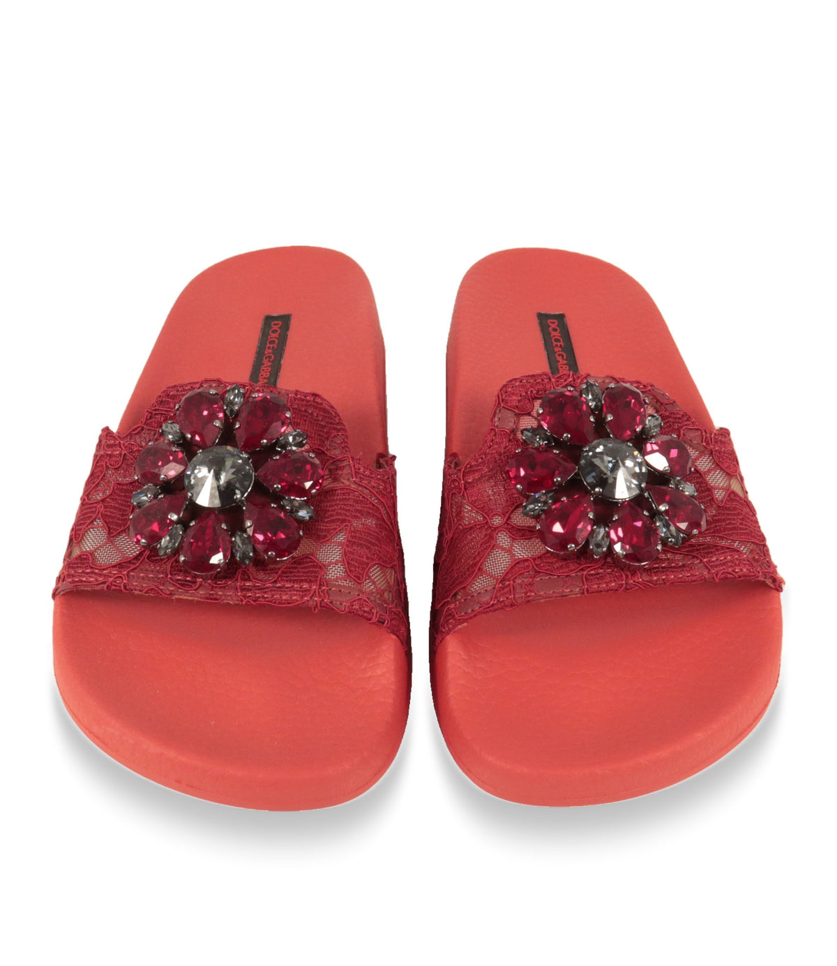 Dolce & Gabbana Pantoletten aus roter Spitze mit Schmucksteinen von oben fotografiert
