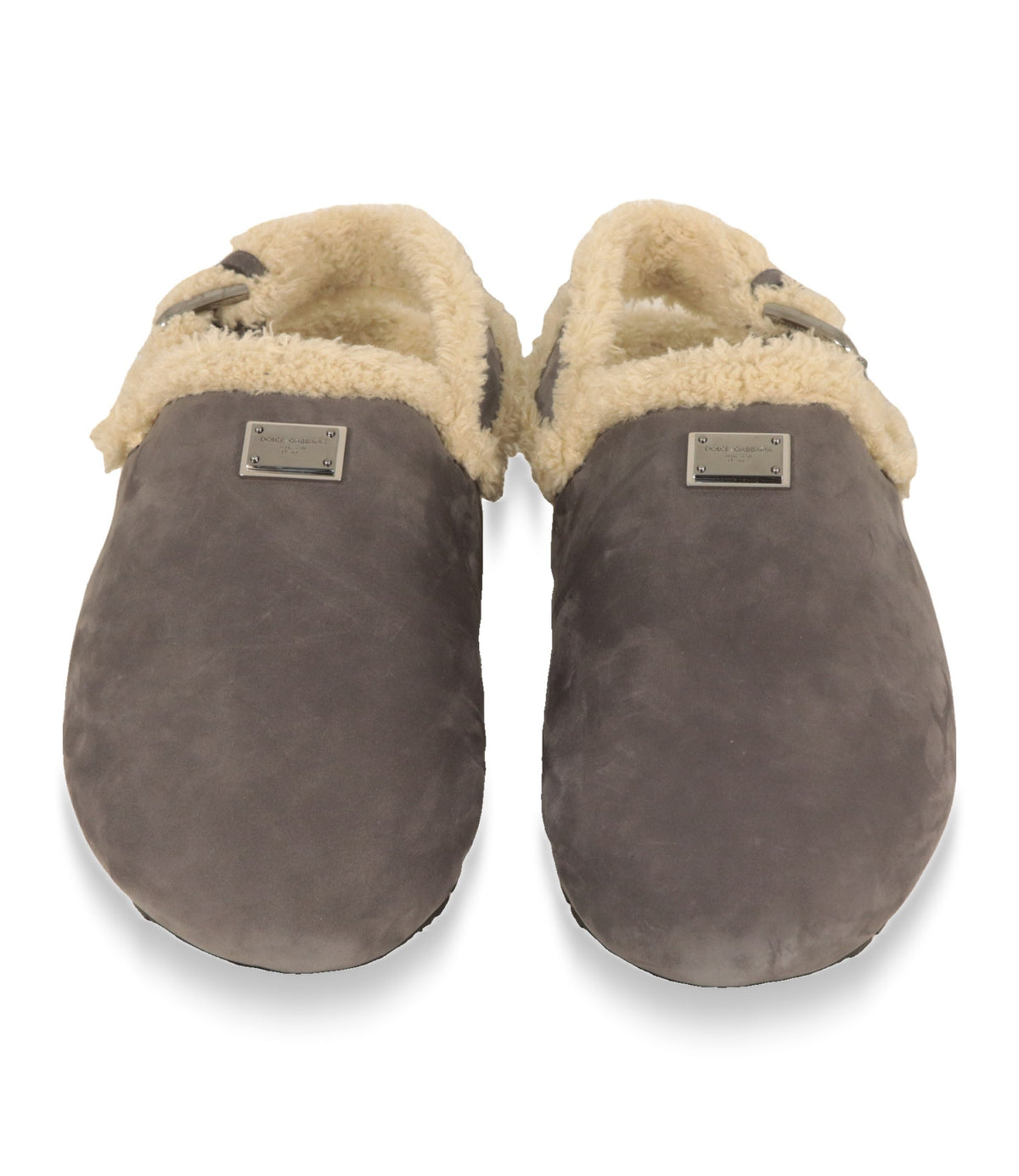Dolce & Gabbana Clogs aus Nubukleder in Grau von vorne mit silbernem Logoplättchen