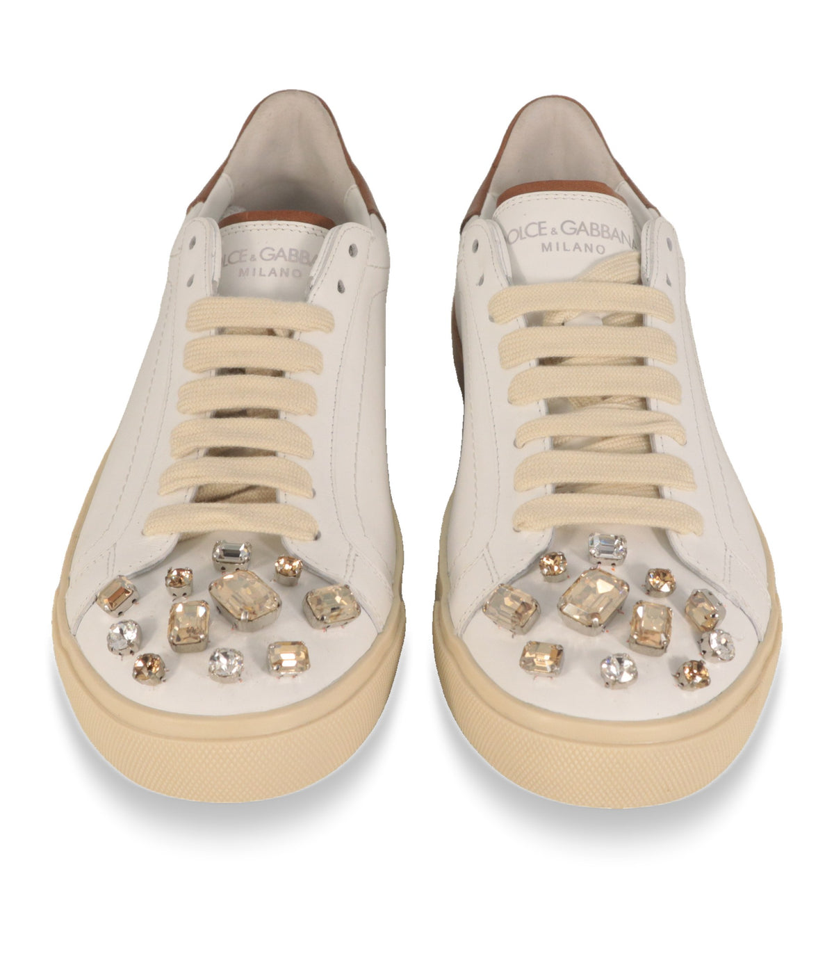 Dolce & Gabbana Sneaker Paar von vorne mit Kristallverzierung und cremefarbener Schnürung