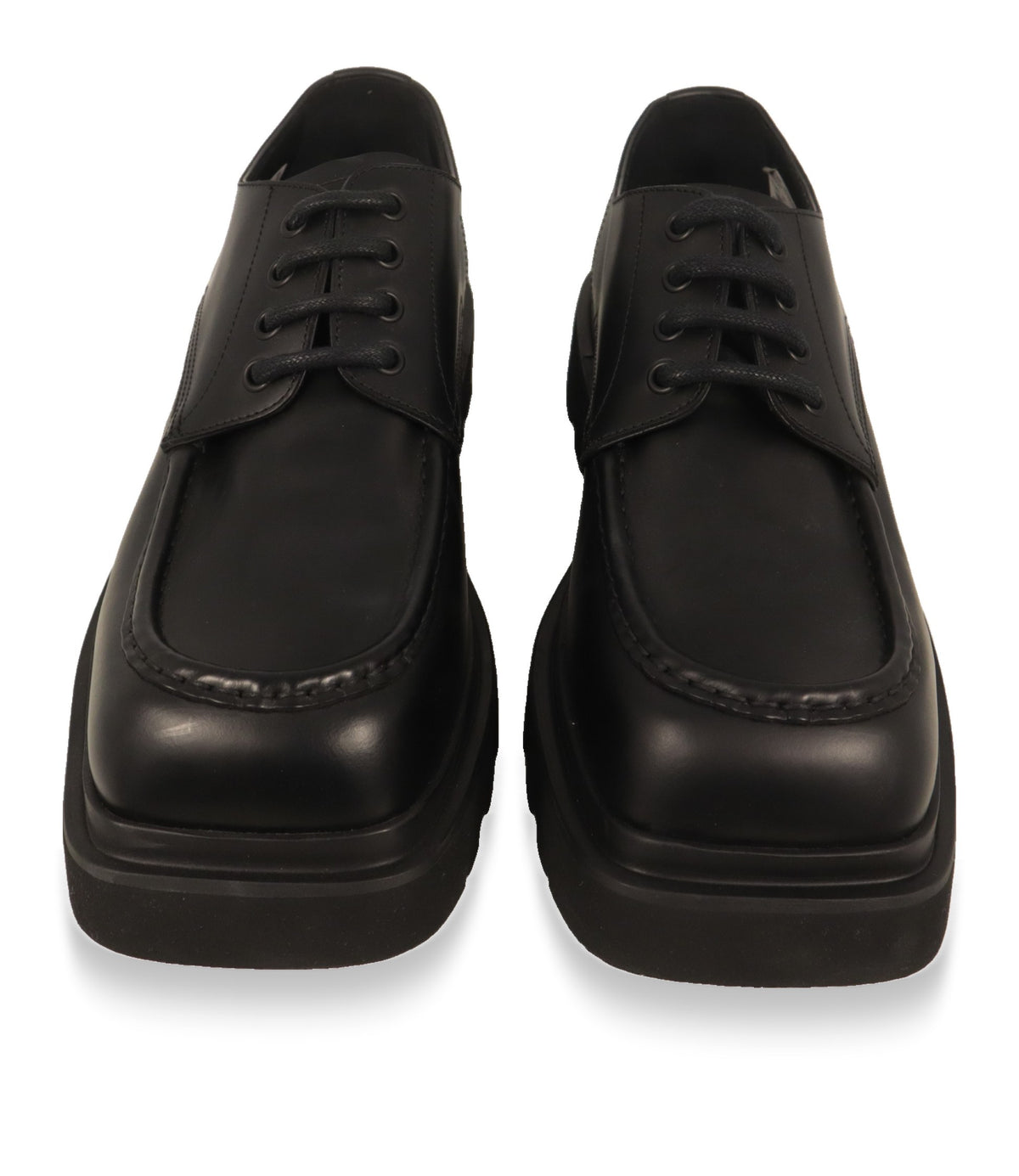 Dolce & Gabbana Derby Schuhe – Frontansicht mit Schnürung und quadratischer Zehenform