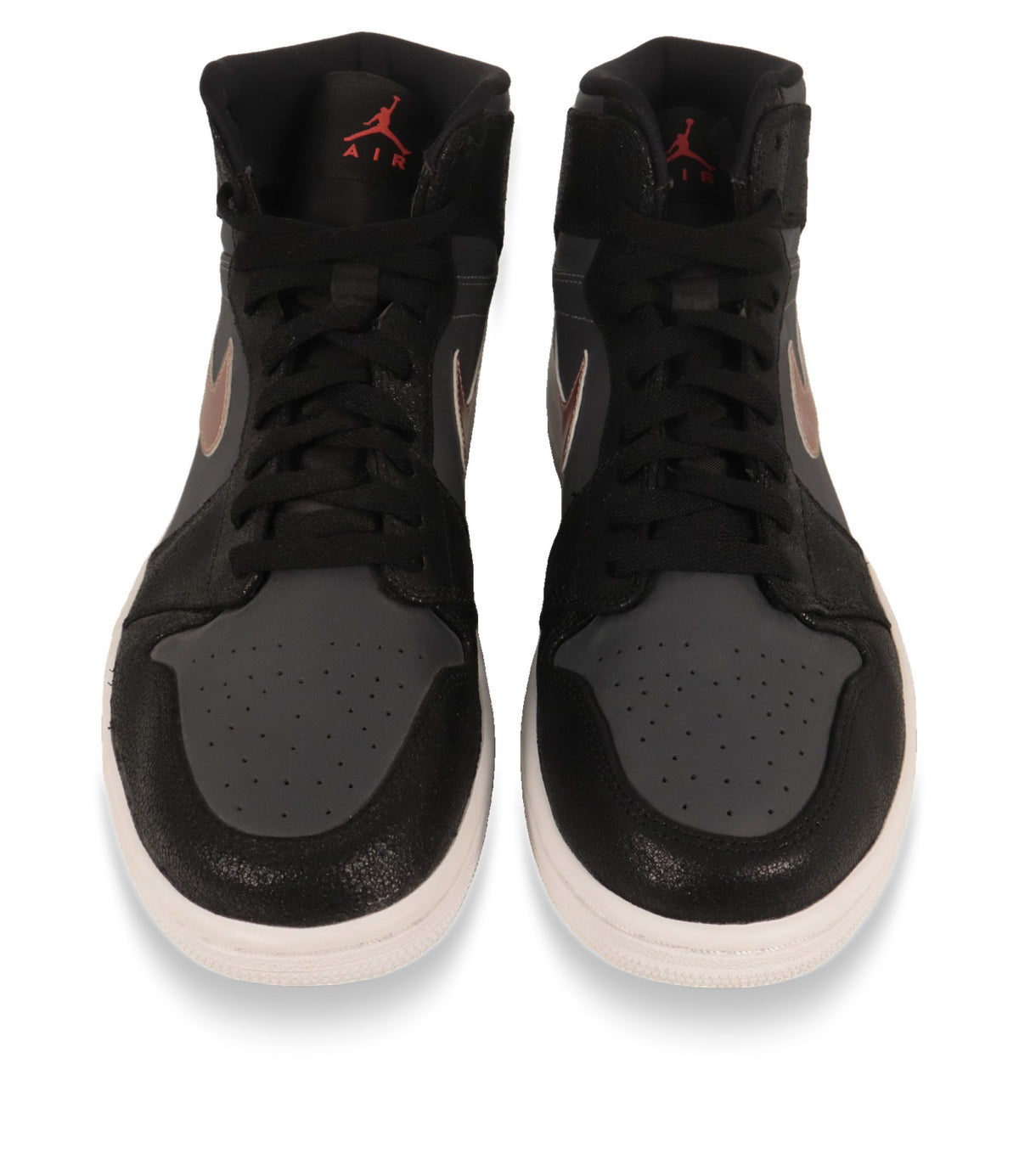 Air Jordan High-Top Sneaker Frontansicht mit schwarzer Schnürung und rotem Jumpman-Logo