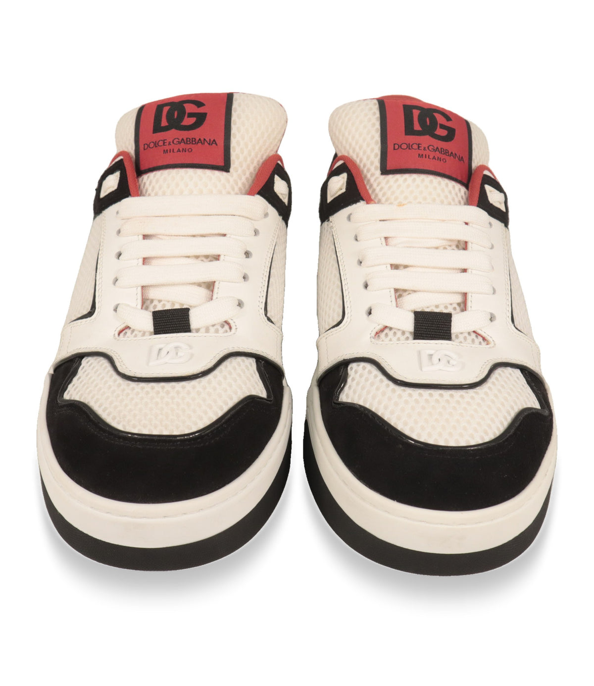 Dolce & Gabbana Sneaker Frontansicht mit roter Zunge und DG-Logo