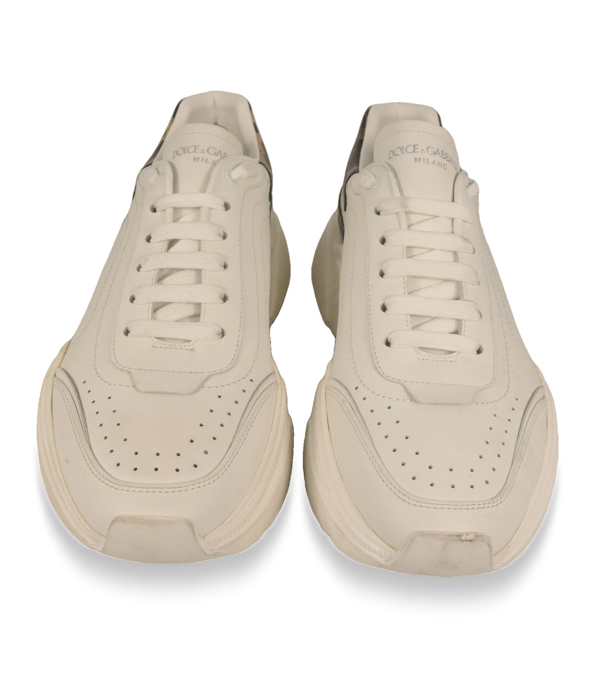 Dolce & Gabbana Sneaker Paar von vorne mit Perforation und weißer Schnürung
