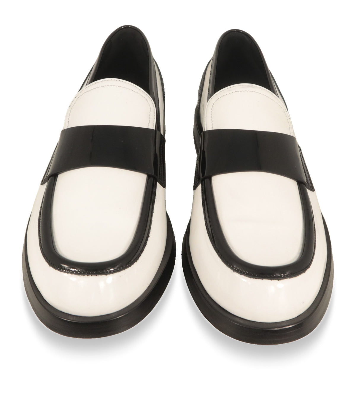 Dolce & Gabbana Mokassin von oben mit breitem schwarzem Steg und quadratischer Zehenform