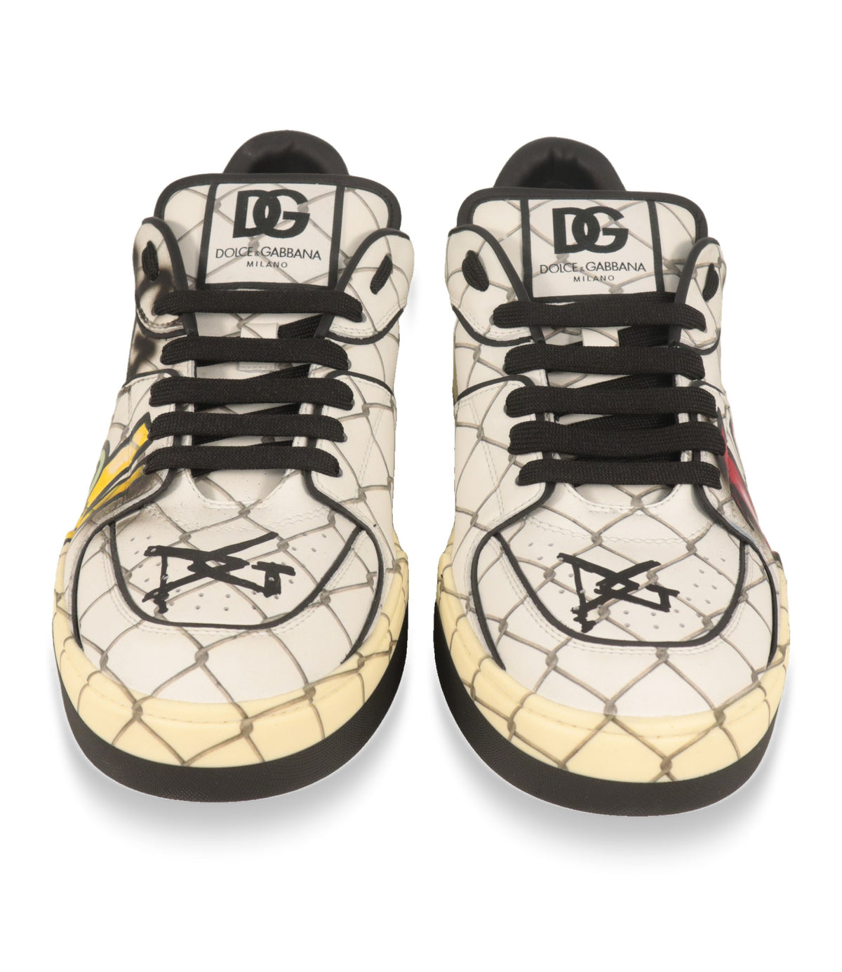 Dolce & Gabbana Low-Top Sneaker Frontansicht mit DG-Logolasche und Netzprint auf weißem Kalbsleder